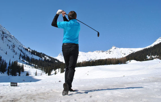 Illustration for article titled Golf Tips for Winter Practice: